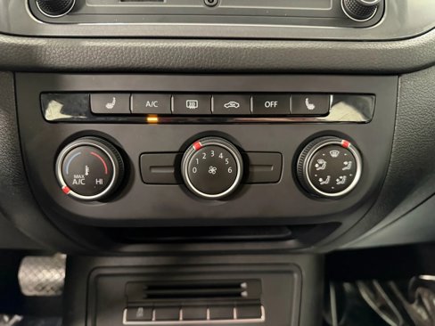 Used 2016 Volkswagen Tiguan S image 36