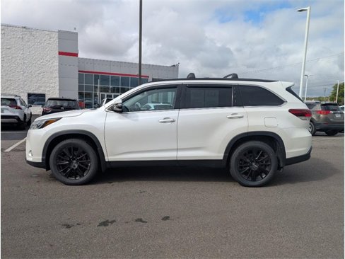 Used 2019 Toyota Highlander SE image 4