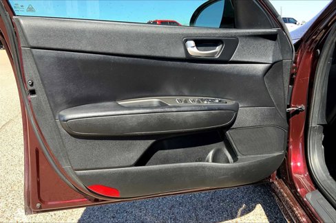 Used 2020 Kia Optima LX image 19
