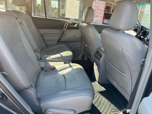 Used 2011 Toyota Highlander Limited w/ Tow Pkg image 25