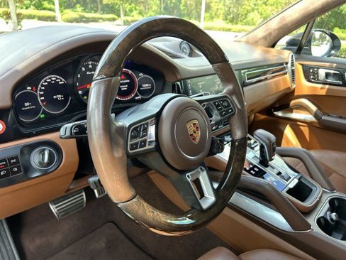 Used 2019 Porsche Cayenne Turbo image 18