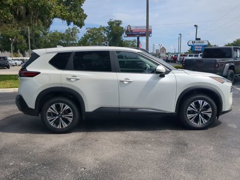 Used 2023 Nissan Rogue SV image 3