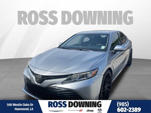 Used 2020 Toyota Camry LE image 1