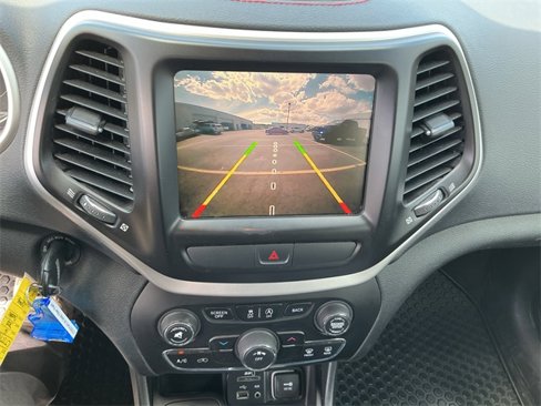 Used 2016 Jeep Cherokee Trailhawk w/ Cold Weather Group image 28