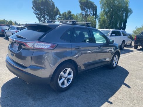 Used 2018 Ford Edge SE image 3