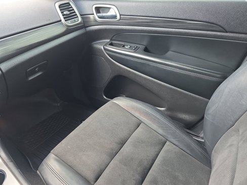 Used 2019 Jeep Grand Cherokee Altitude image 45