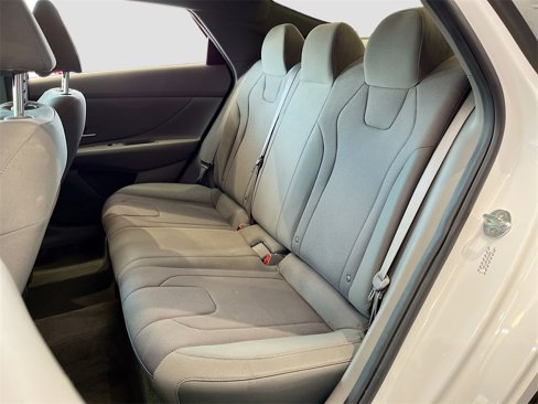 Used 2022 Hyundai Elantra SE image 21