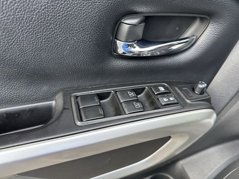 Used 2018 Nissan Titan SV image 22