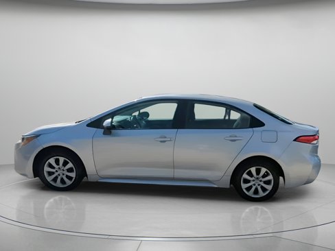 Used 2021 Toyota Corolla LE image 16
