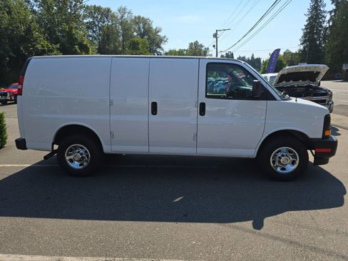 Used 2017 Chevrolet Express 2500 image 7