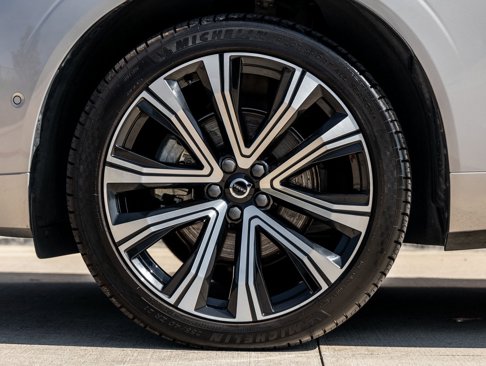 Used 2023 Volvo XC60 B5 Ultimate w/ Climate Package image 13