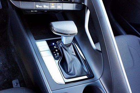 Certified 2024 Hyundai Elantra SEL image 30
