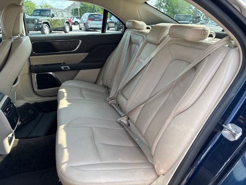 Used 2017 Lincoln Continental Select w/ Climate Package image 28