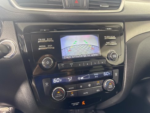 Used 2016 Nissan Rogue SV image 14