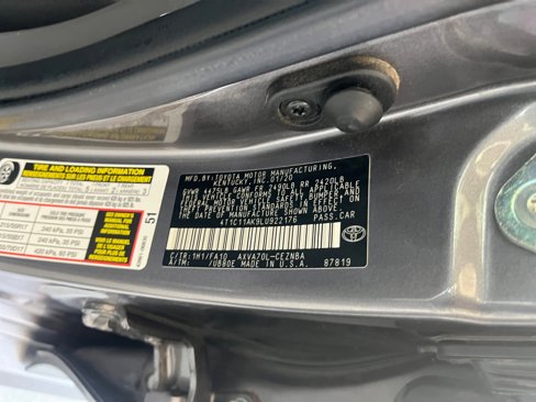Used 2020 Toyota Camry LE image 25