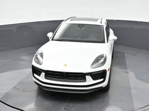 Used 2025 Porsche Macan image 33