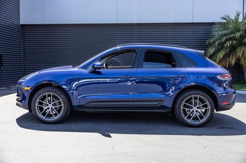 Certified 2025 Porsche Macan image 2