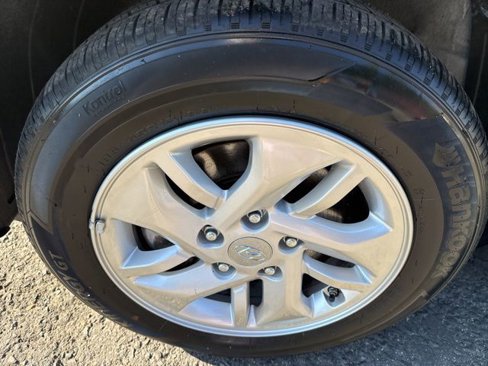 Certified 2022 Hyundai Venue SE image 7
