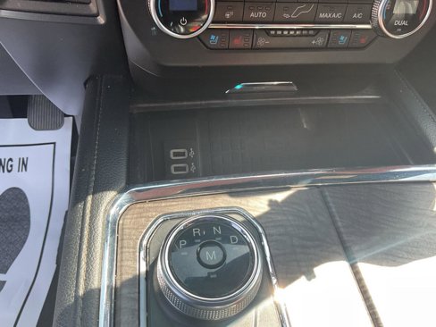 Used 2018 Ford Expedition Limited image 16