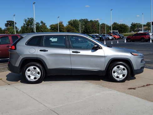 Used 2016 Jeep Cherokee Sport image 14