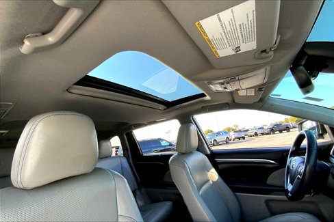 Used 2018 Toyota Highlander Limited image 19