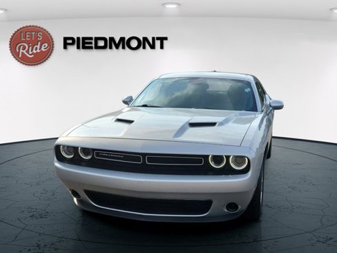 Used 2023 Dodge Challenger SXT image 1