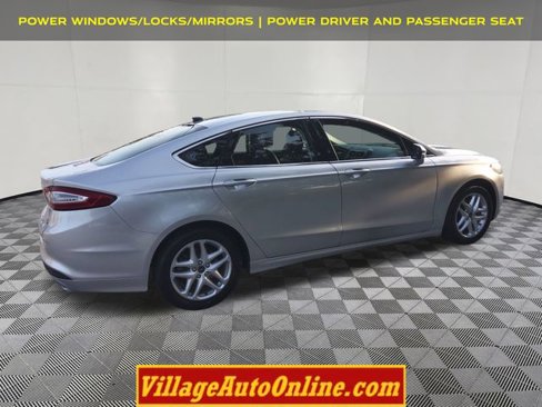 Used 2016 Ford Fusion SE w/ Equipment Group 202A image 4