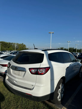 Used 2017 Chevrolet Traverse LT w/ Style and Technology Package image 3