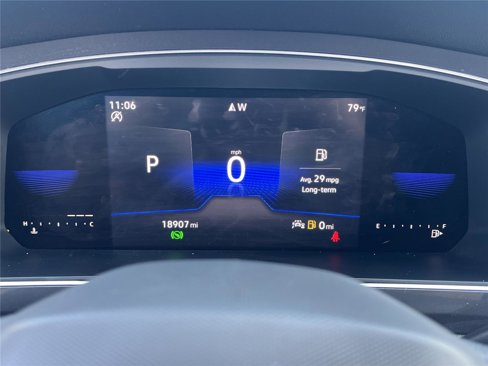 Used 2022 Volkswagen Tiguan SE w/ Panoramic Sunroof Package image 13
