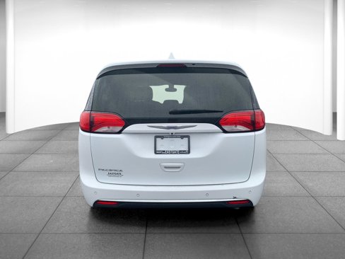 Used 2018 Chrysler Pacifica Touring Plus w/ Tire & Wheel Group image 6