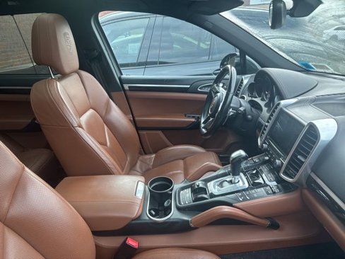 Used 2017 Porsche Cayenne image 12