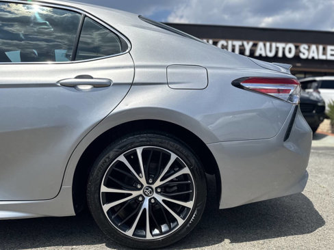 Used 2020 Toyota Camry SE image 21