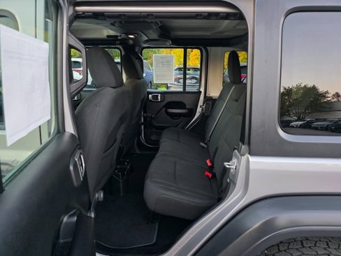 Used 2018 Jeep Wrangler Unlimited Sport image 17