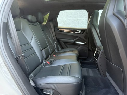 Used 2021 Porsche Cayenne Turbo S image 31