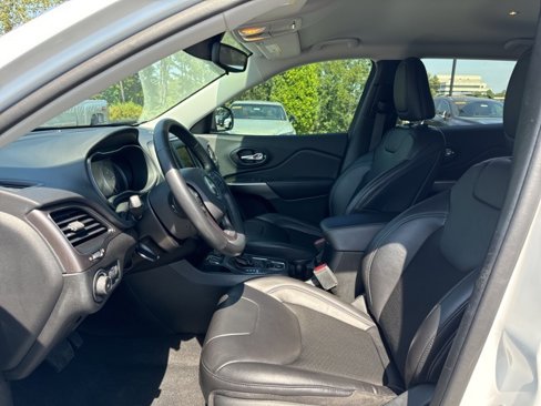 Used 2021 Jeep Cherokee Latitude Plus image 12