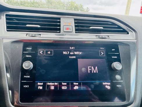 Used 2019 Volkswagen Tiguan SE image 21