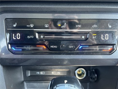 Used 2022 Volkswagen Tiguan SE w/ Panoramic Sunroof Package image 6