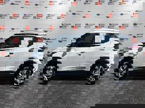 Used 2024 Nissan Kicks S image 2