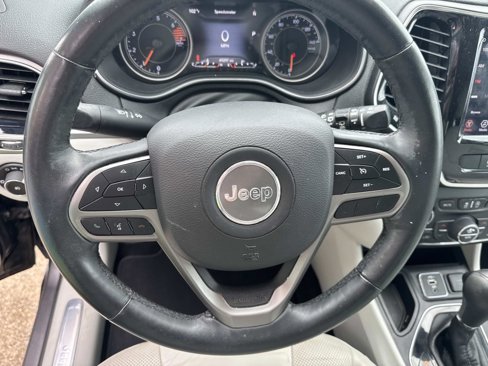 Used 2019 Jeep Cherokee Limited image 21