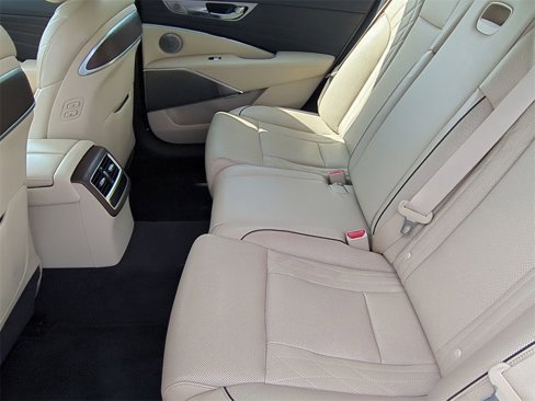 Used 2019 Kia K900 Luxury image 24