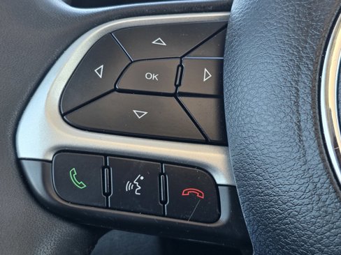 Used 2021 Jeep Renegade Latitude w/ Sun & Sound Group image 21