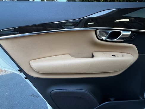 Used 2018 Volvo XC90 T6 Momentum w/ Convenience Package image 29