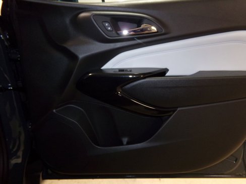 New 2025 Chevrolet Trax LT w/ Driver Confidence Package image 7