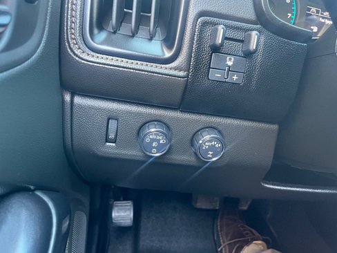 Used 2021 GMC Canyon AT4 image 28