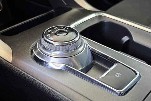 Used 2020 Ford Fusion SE image 18