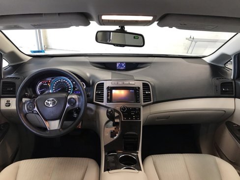 Used 2014 Toyota Venza LE image 16