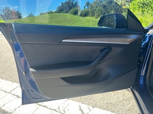 Used 2021 Tesla Model 3 Standard Range Plus image 9