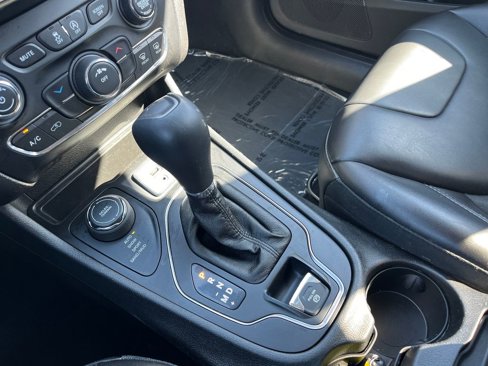 Used 2019 Jeep Cherokee Latitude Plus image 13