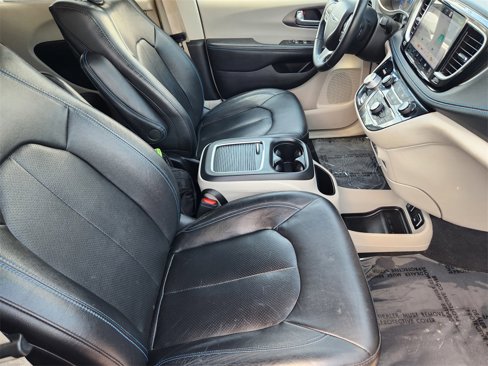 Used 2021 Chrysler Pacifica Touring-L w/ Uconnect Theater Family Group image 12