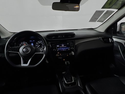 Used 2020 Nissan Rogue Sport S image 30